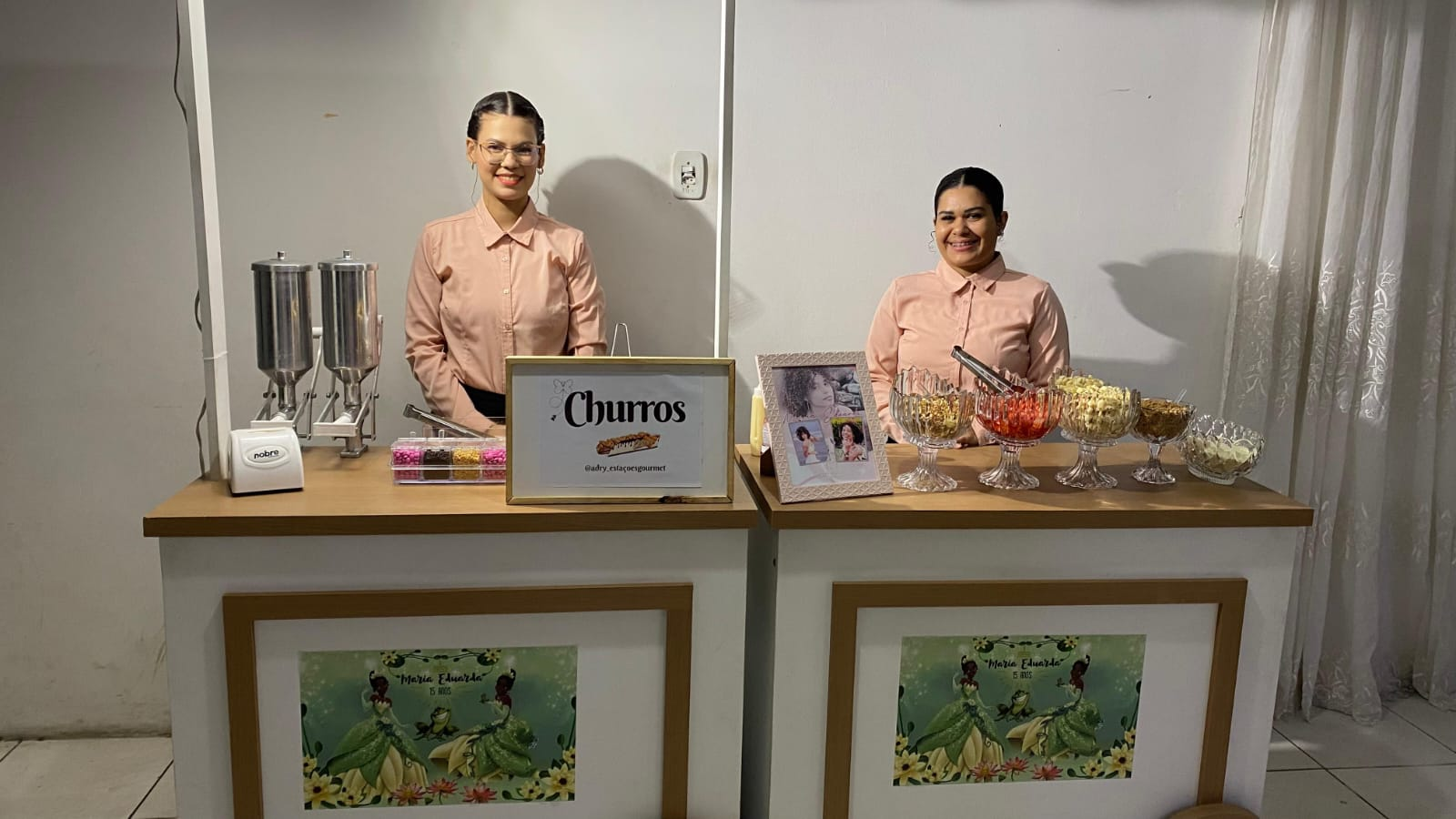 Estação gourmet de churros montada em evento